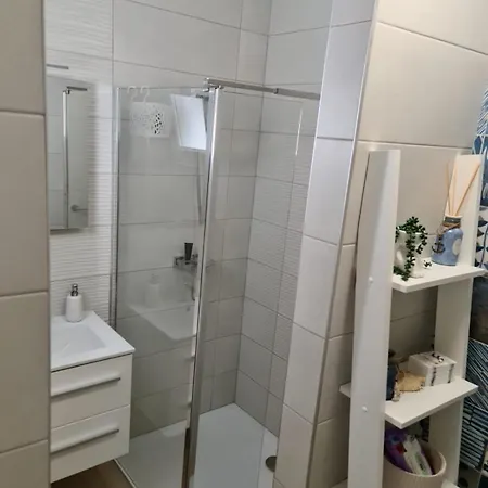 With Parking Space Necujam, Solta - 25529 Apartament *