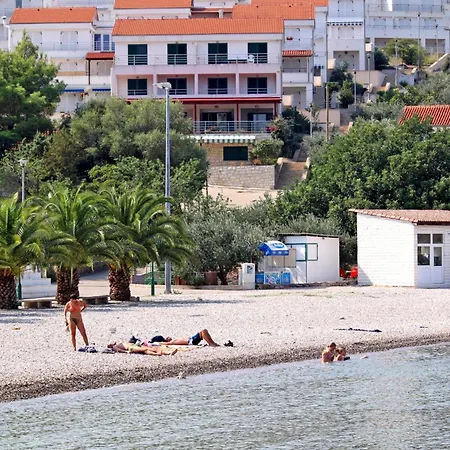 Apartament With Parking Space Necujam, Solta - 25529 *